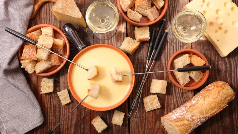 Un choix gastronomique fondamental : raclette ou fondue ?